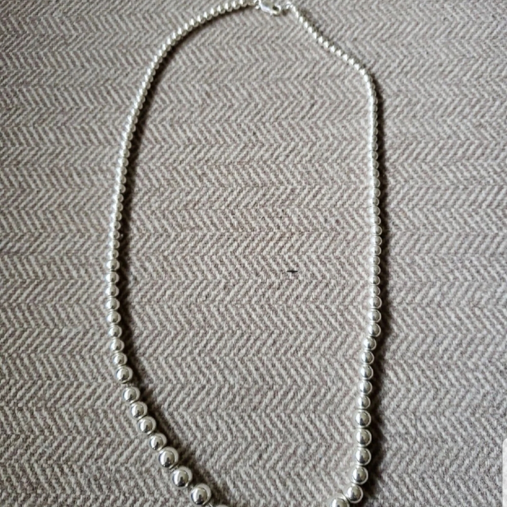 Silver graduated bead necklace 18 inches .925